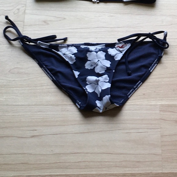 Hollister Bikini Bottoms - Picture 4 of 5